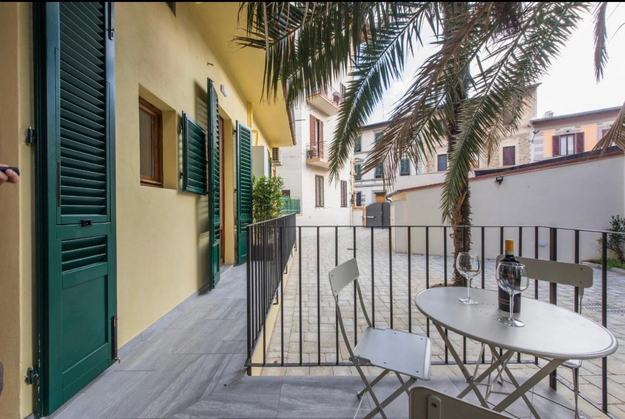 Modern Apartment In Firenze Bagian luar foto
