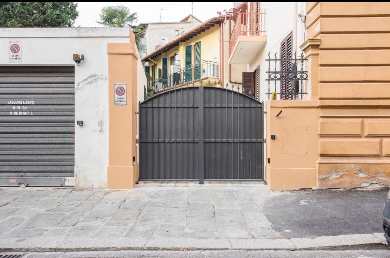 Modern Apartment In Firenze Bagian luar foto