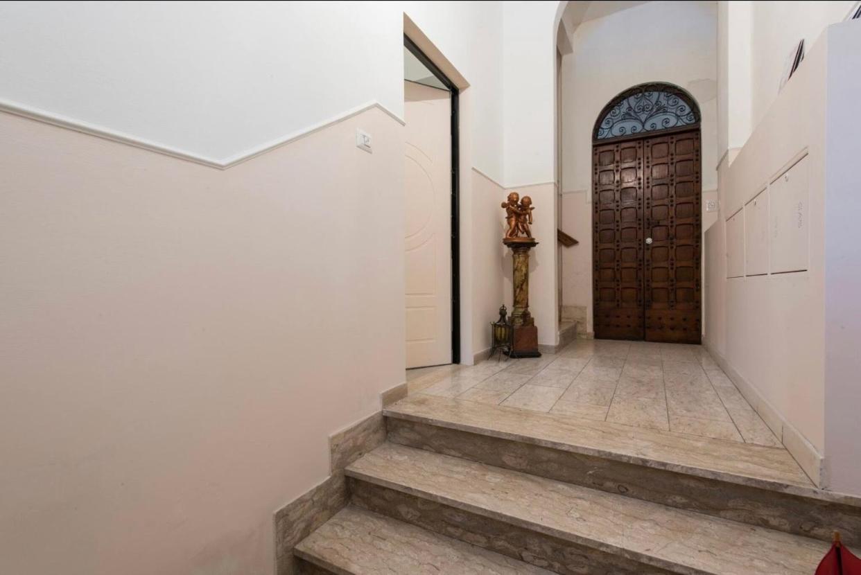 Modern Apartment In Firenze Bagian luar foto