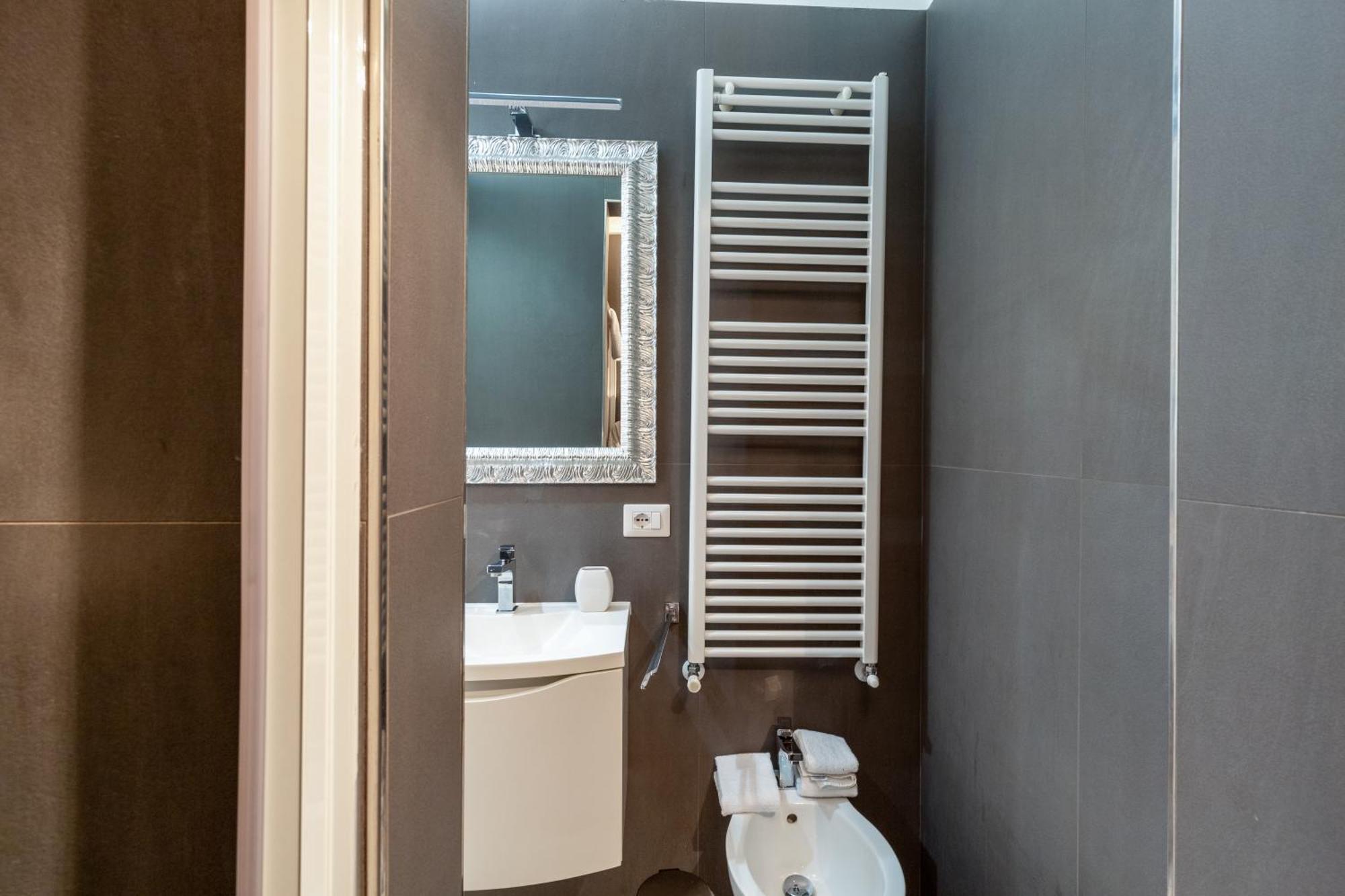 Modern Apartment In Firenze Bagian luar foto